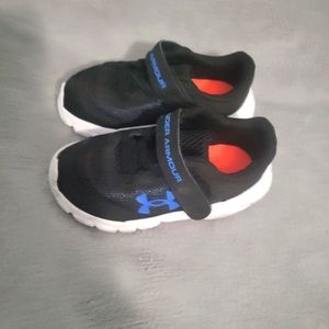 Toddler Under Armour shoes size 6